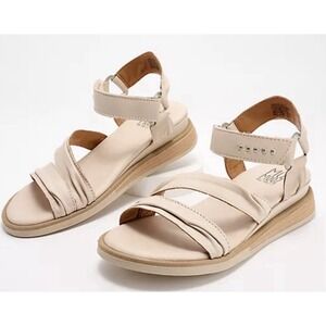 Miz Mooz Camellia‎ leather ankle strap sandals cream color Size 8.5 Wide